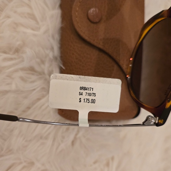 Ray-Ban Polarized Sunglasses - Picture 4 of 11